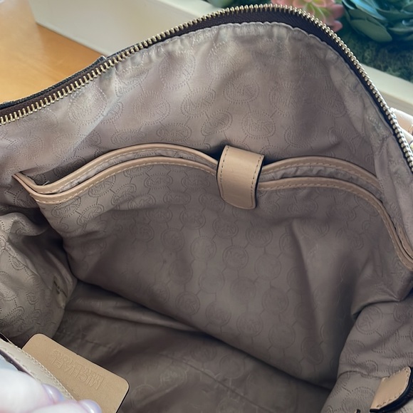 Michael Kors purse - Picture 2 of 4